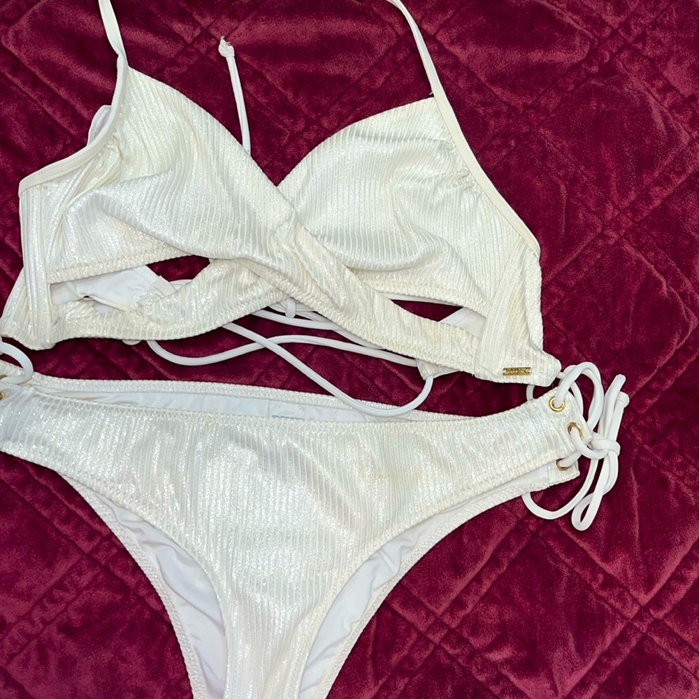 🩶🤍🩶Gorgeous, sparkly white ribbed “PINK” bikini🩶🤍🩶